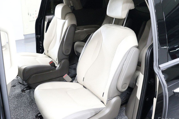 2025 Kia Carnival с пробегом 14 994 км