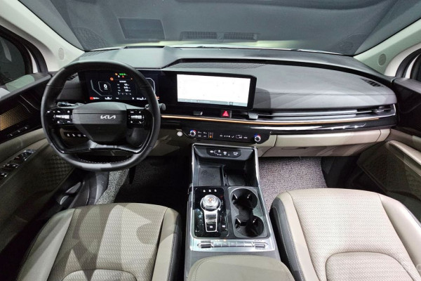 2025 Kia Carnival с пробегом 8 622 км