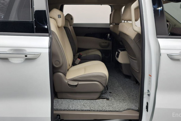 2025 Kia Carnival с пробегом 8 602 км