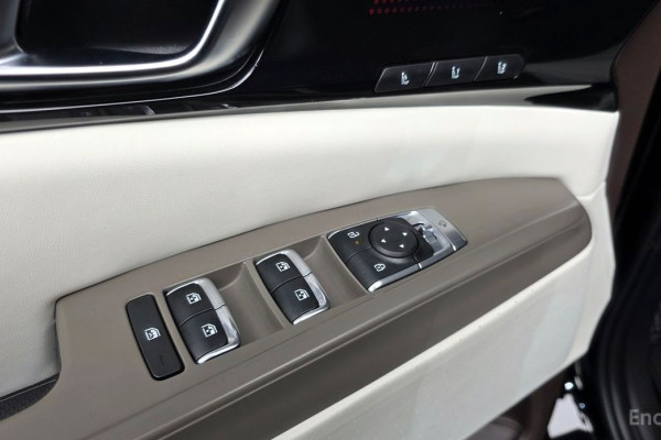 2025 Kia Carnival с пробегом 13 532 км