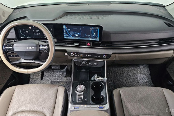 2025 Kia Carnival с пробегом 18 590 км