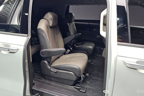 2025 Kia Carnival с пробегом 8 622 км