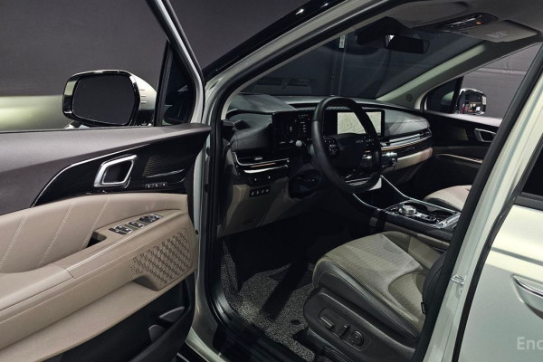 2025 Kia Carnival с пробегом 8 622 км
