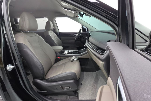 2025 Kia Carnival с пробегом 8 525 км