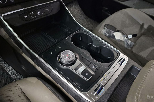 2025 Kia Carnival с пробегом 18 590 км