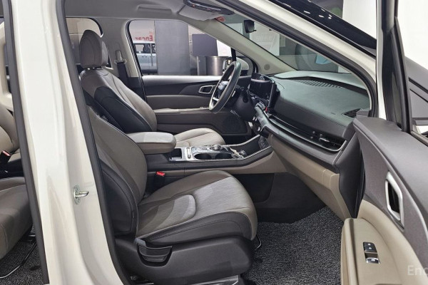 2025 Kia Carnival с пробегом 18 590 км