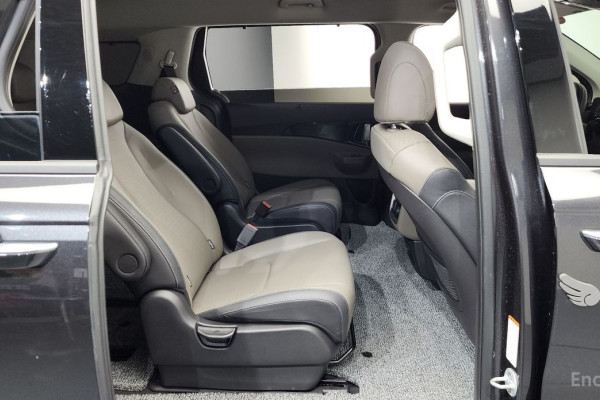 2025 Kia Carnival с пробегом 14 202 км