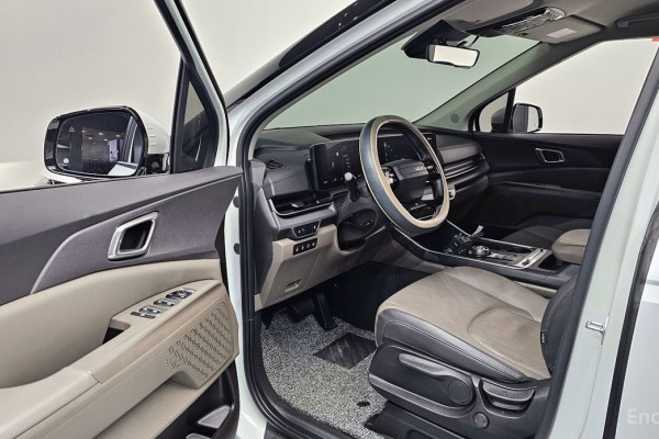 2025 Kia Carnival с пробегом 18 590 км