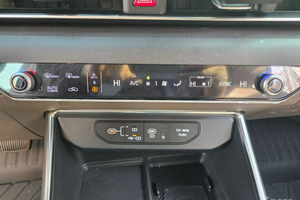 2024 Kia Carnival с пробегом 43 272 км