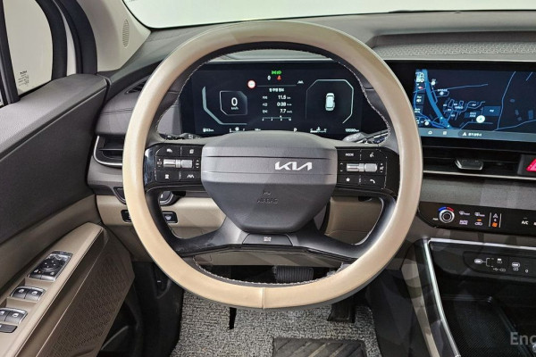 2025 Kia Carnival с пробегом 18 590 км