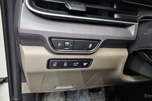 2025 Kia Carnival с пробегом 18 590 км