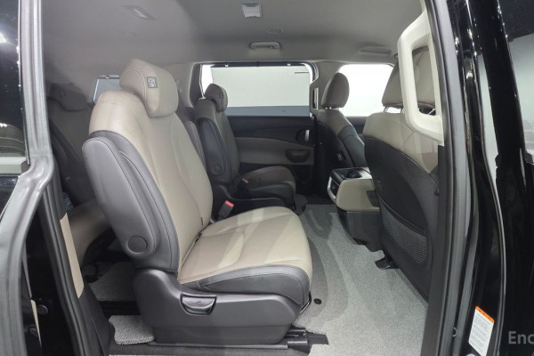 2025 Kia Carnival с пробегом 8 525 км