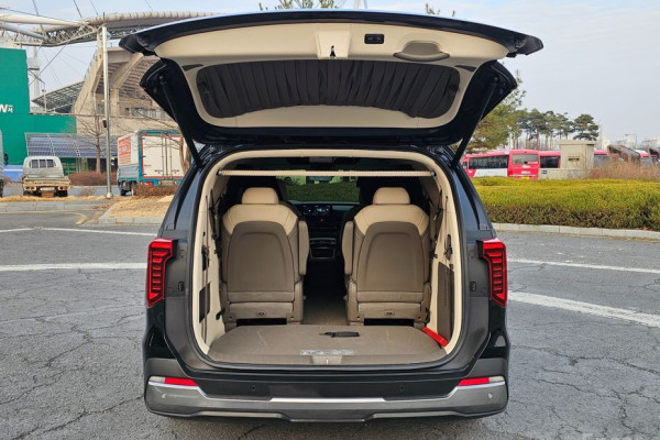 2024 Kia Carnival с пробегом 76 700 км