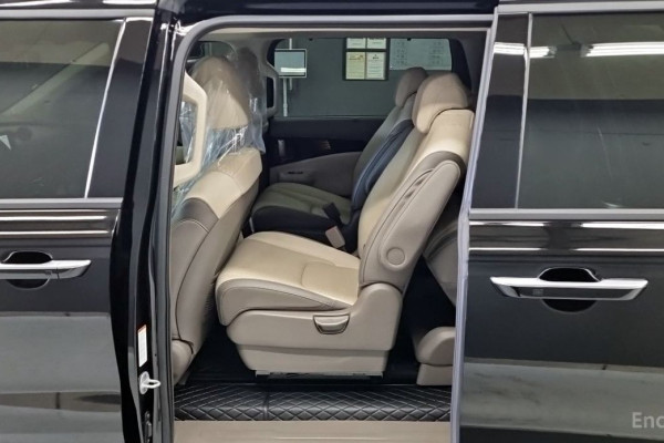 2024 Kia Carnival с пробегом 16 708 км