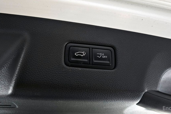 2025 Kia Carnival с пробегом 18 590 км