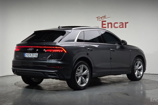 2023 Audi Q8 с пробегом 14 161 км