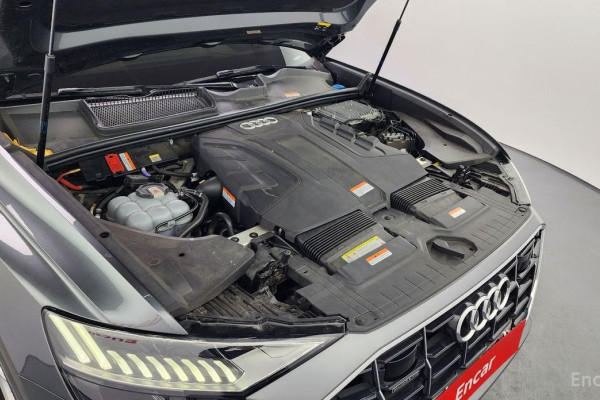 2020 Audi Q8 с пробегом 50 049 км