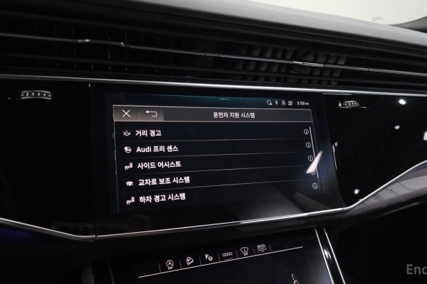 2023 Audi Q8 с пробегом 14 161 км