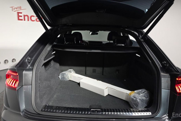 2023 Audi Q8 с пробегом 14 161 км