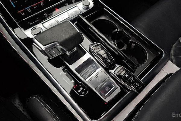 2021 Audi Q8 с пробегом 83 477 км