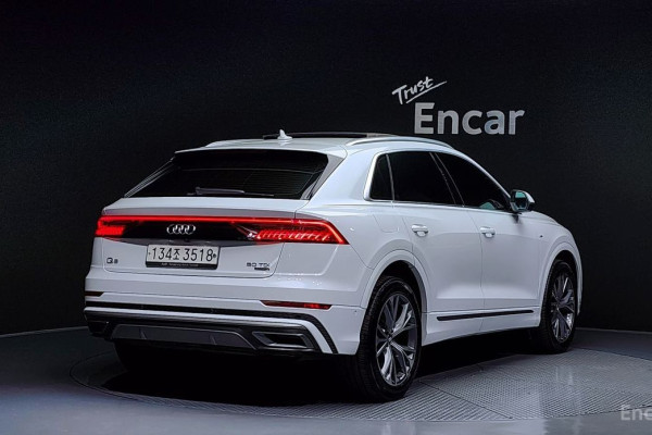 2020 Audi Q8 с пробегом 66 517 км