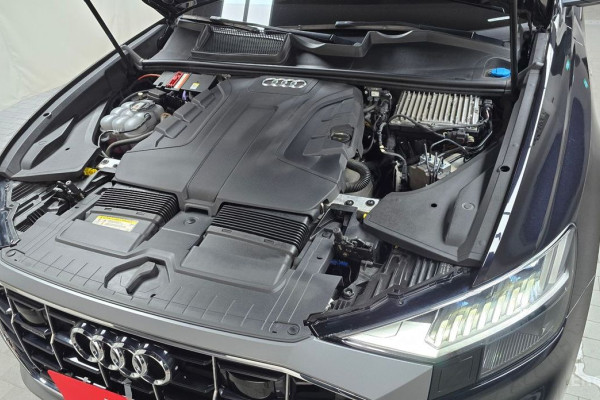 2020 Audi Q8 с пробегом 79 144 км