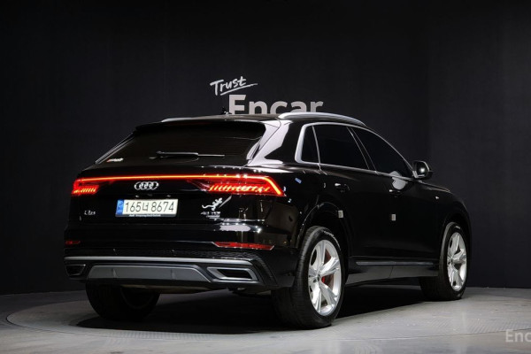 2022 Audi Q8 с пробегом 67 318 км