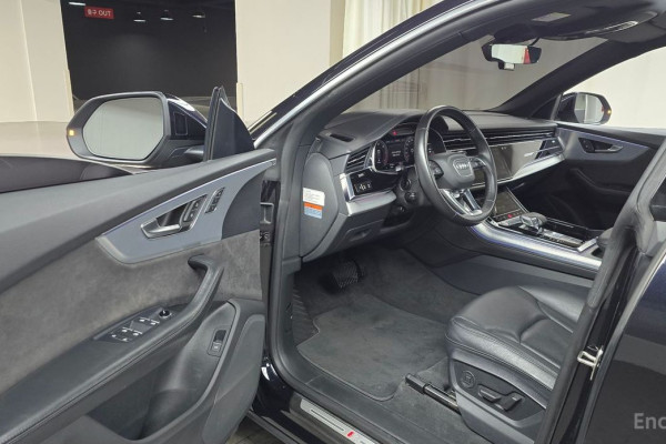 2020 Audi Q8 с пробегом 79 144 км