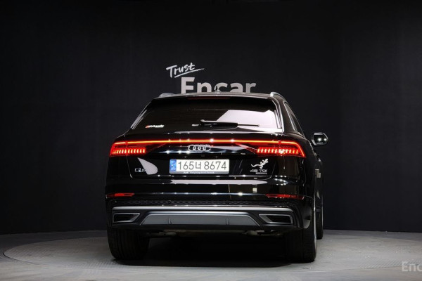 2022 Audi Q8 с пробегом 67 318 км