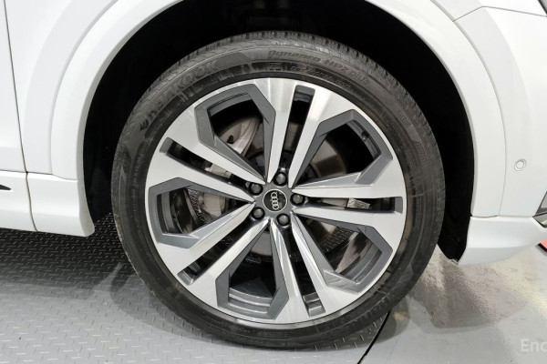 2022 Audi Q8 с пробегом 74 860 км