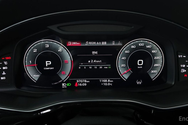 2021 Audi Q8 с пробегом 97 078 км