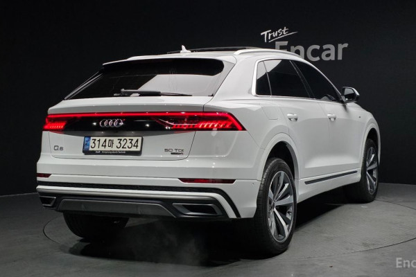 2022 Audi Q8 с пробегом 69 698 км