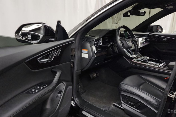 2022 Audi Q8 с пробегом 67 318 км