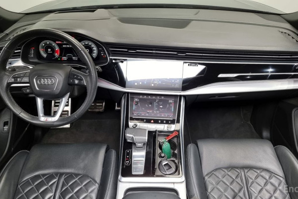 2021 Audi Q8 с пробегом 44 805 км