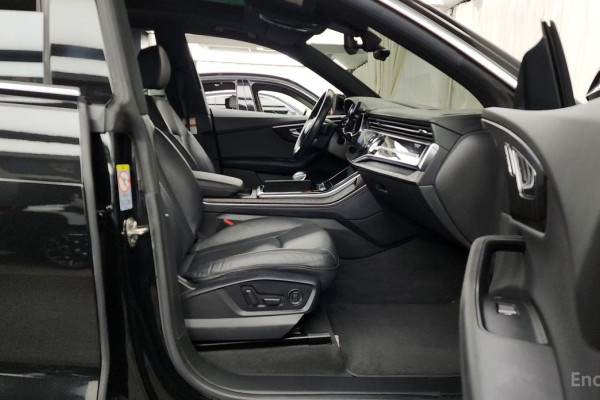 2022 Audi Q8 с пробегом 67 318 км