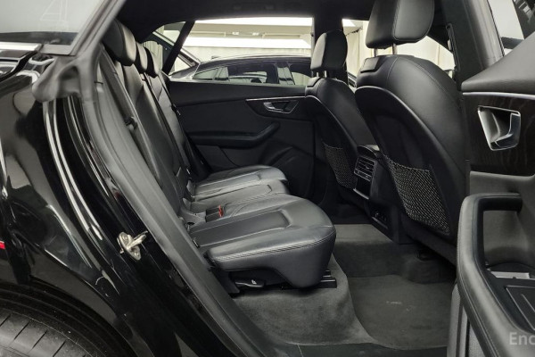 2022 Audi Q8 с пробегом 67 318 км