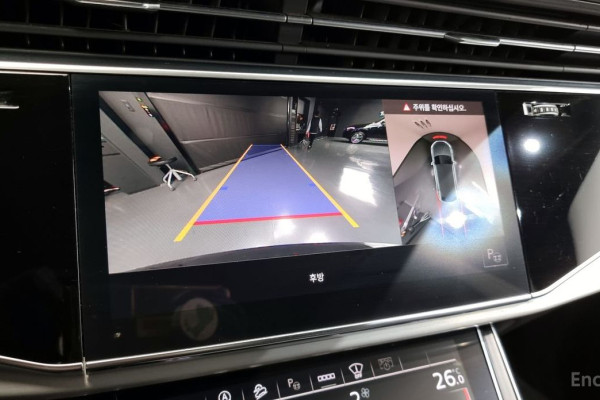 2021 Audi Q8 с пробегом 44 805 км