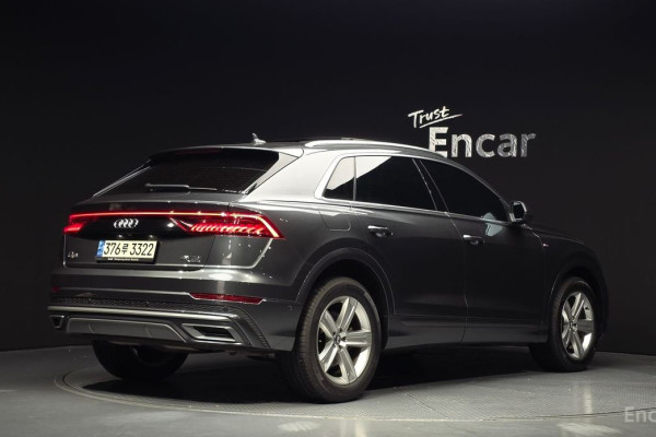 2021 Audi Q8 с пробегом 74 617 км