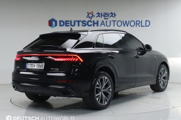 2022 Audi Q8 с пробегом 45 469 км