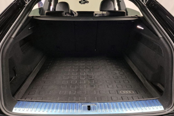 2022 Audi Q8 с пробегом 67 318 км