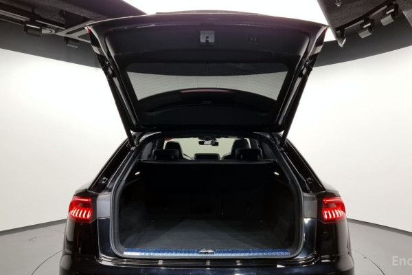 2021 Audi Q8 с пробегом 44 805 км