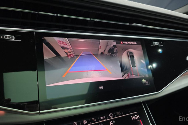 2022 Audi Q8 с пробегом 69 698 км