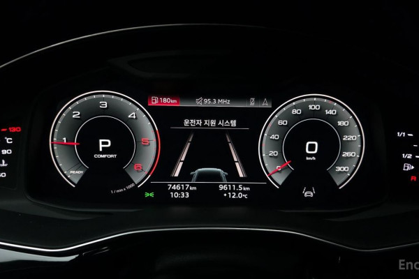 2021 Audi Q8 с пробегом 74 617 км