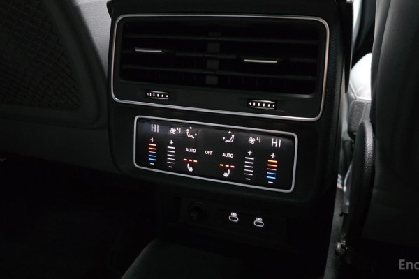 2022 Audi Q8 с пробегом 69 698 км