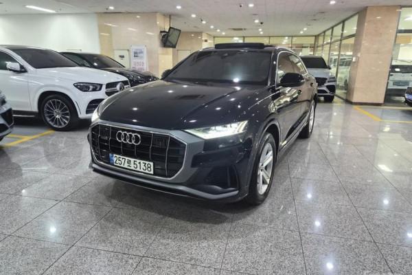 2021 Audi Q8 с пробегом 105 189 км
