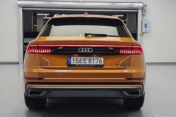 2021 Audi Q8 с пробегом 121 445 км