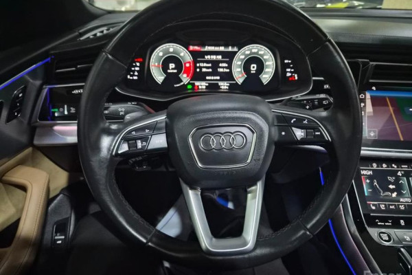 2021 Audi Q8 с пробегом 105 189 км