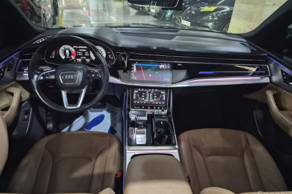 2021 Audi Q8 с пробегом 105 189 км