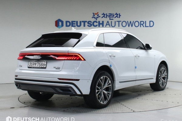 2020 Audi Q8 с пробегом 74 131 км