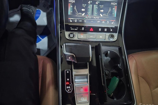 2021 Audi Q8 с пробегом 105 189 км